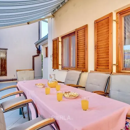 Melita Cozy Terrace And Large Garden Pula