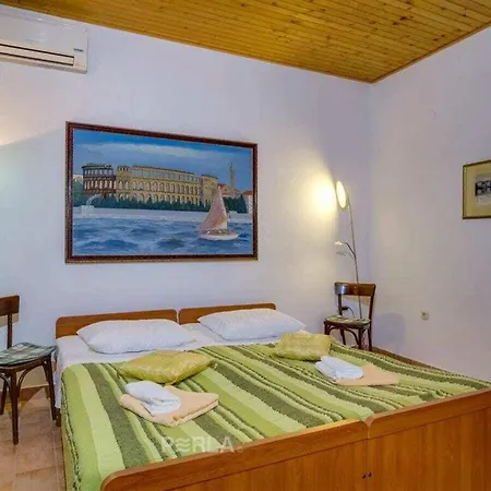 Melita Cozy Terrace And Large Garden Holiday home *