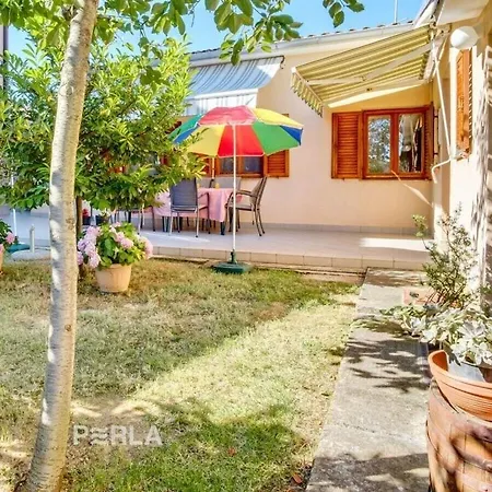 Melita Cozy Terrace And Large Garden Holiday home Pula