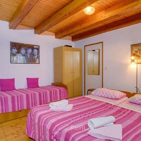 Melita Cozy Terrace And Large Garden Pula