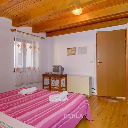 Melita Cozy Terrace And Large Garden Holiday home