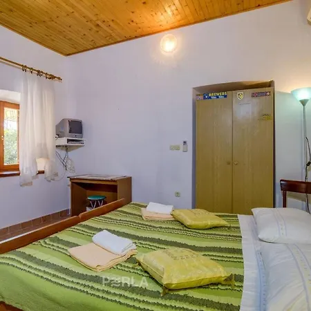 Melita Cozy Terrace And Large Garden Holiday home Pula